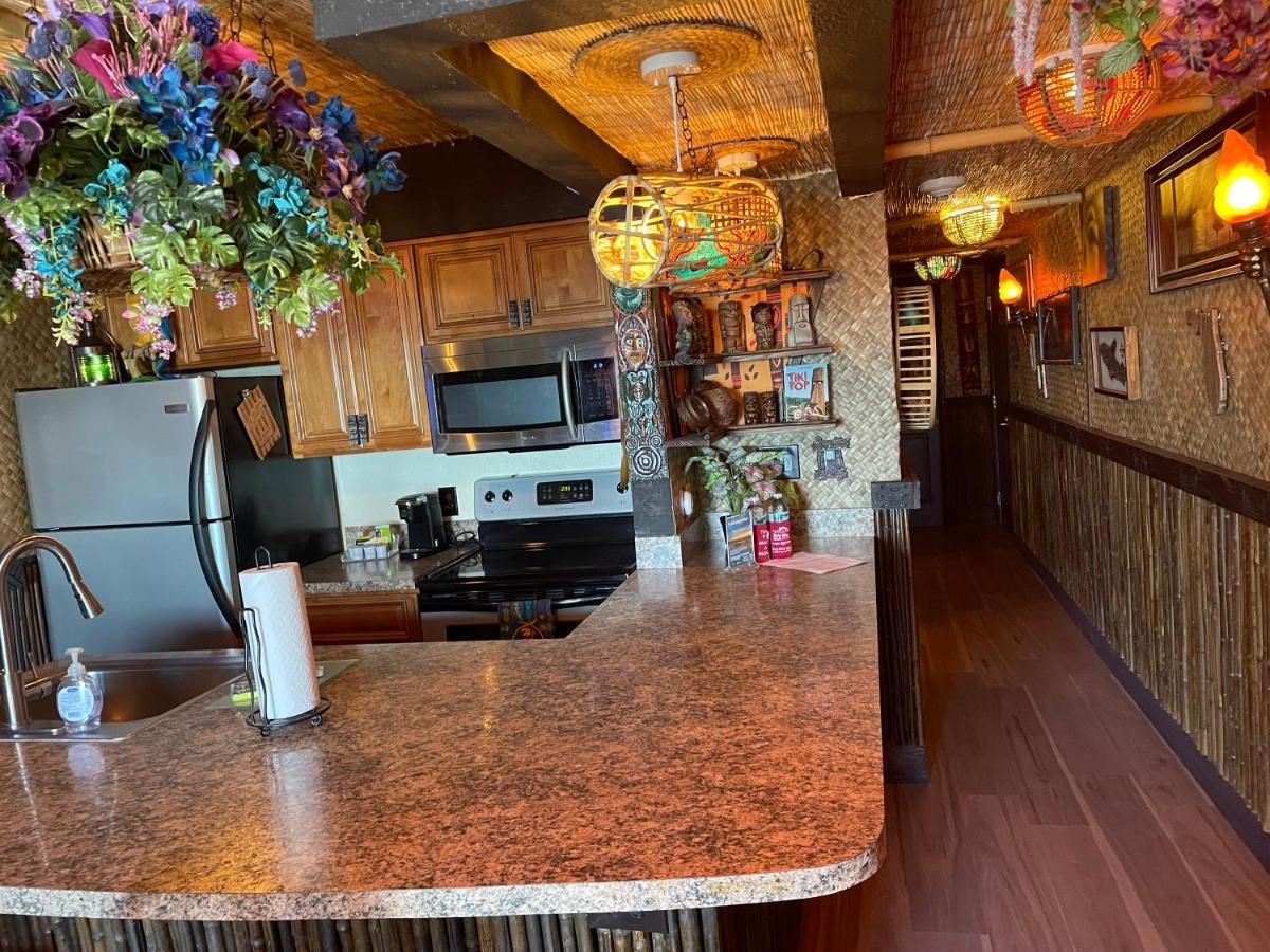 The Kondo Tiki Tampa Exteriör bild