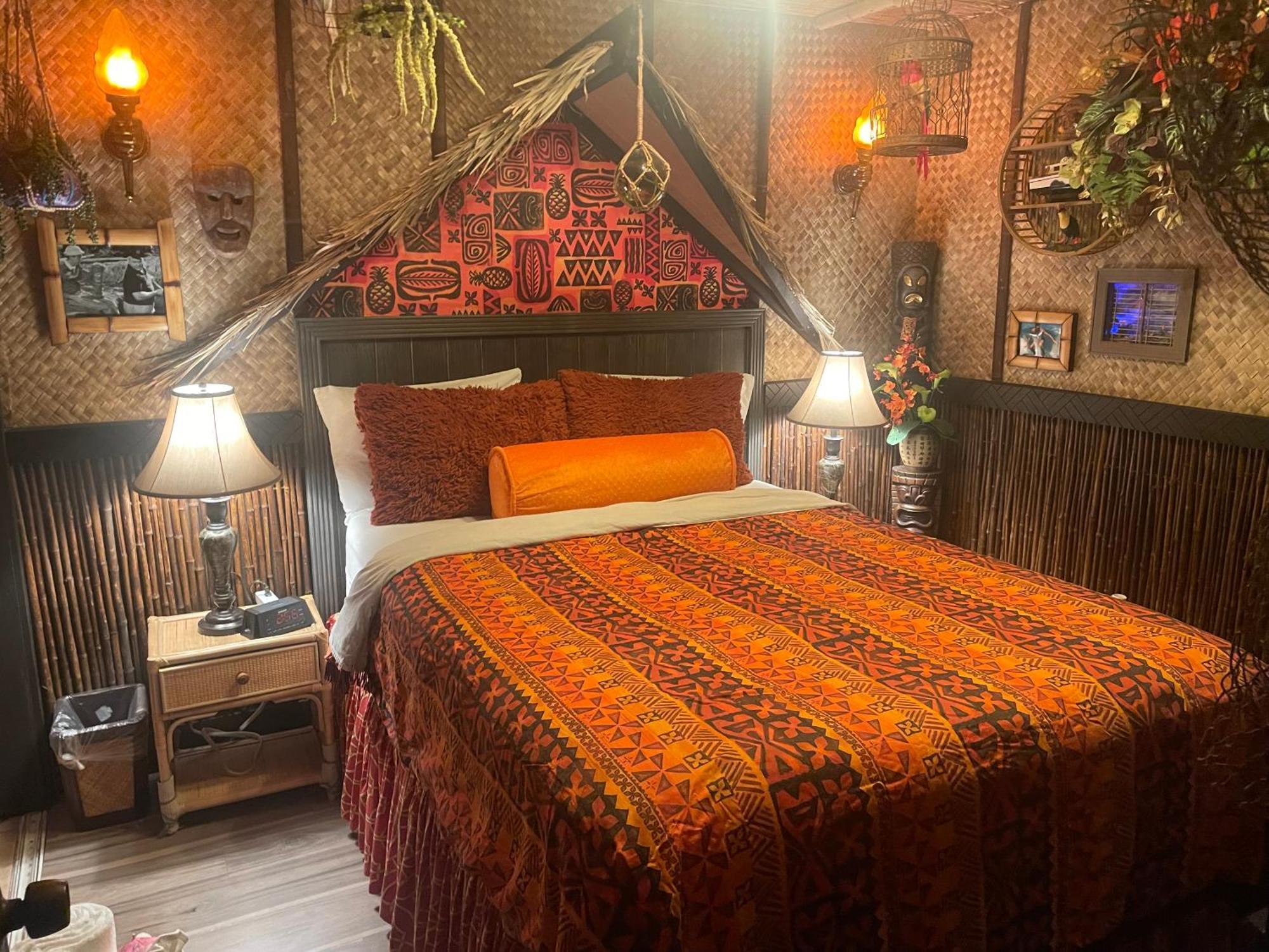 The Kondo Tiki Tampa Exteriör bild